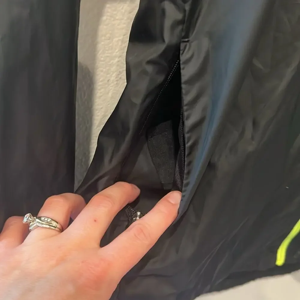 Nike Lightweight Slick Rain‎ Jacket | Adult Medium